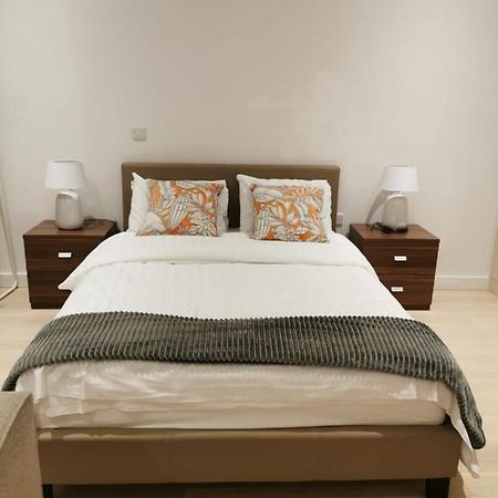 Comfy 1 Bed Studio 1 Minute From Train Station Lejlighed London Eksteriør billede