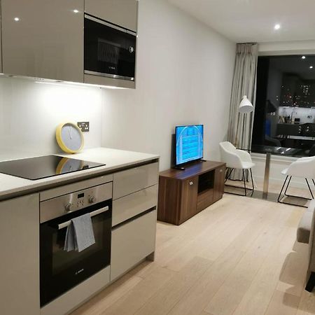 Comfy 1 Bed Studio 1 Minute From Train Station Lejlighed London Eksteriør billede
