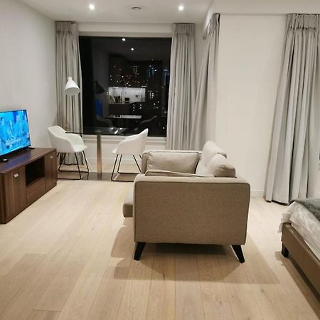 Comfy 1 Bed Studio 1 Minute From Train Station Lejlighed London Eksteriør billede