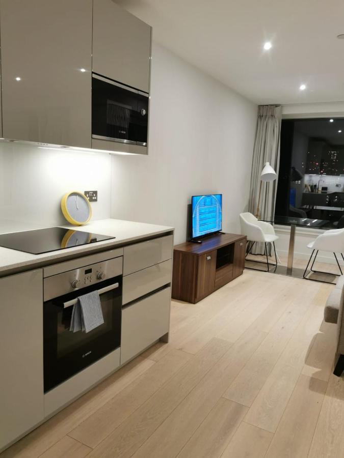 Comfy 1 Bed Studio 1 Minute From Train Station Lejlighed London Eksteriør billede