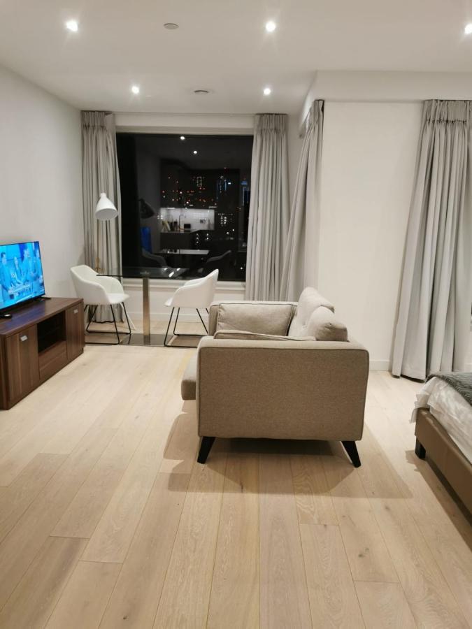 Comfy 1 Bed Studio 1 Minute From Train Station Lejlighed London Eksteriør billede