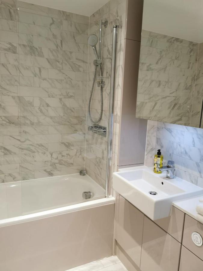 Comfy 1 Bed Studio 1 Minute From Train Station Lejlighed London Eksteriør billede
